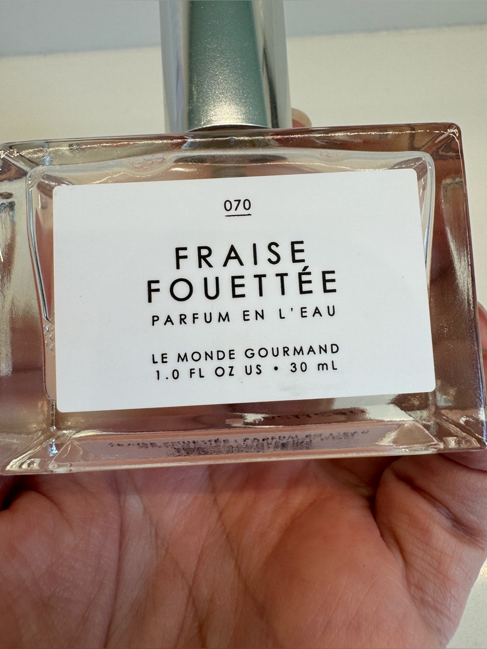 Le Monde Gourmand Fraise Fouettée Parfum en L'Eau 1oz 30ml - Picture 2 of 5